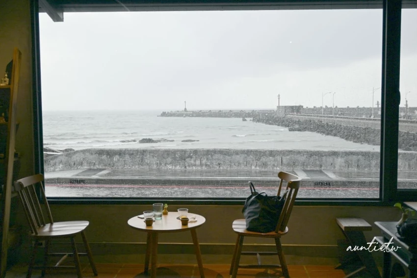 富基漁港附近特色咖啡廳！鵵 Rabbird預約制手沖咖啡，必點酸溜溜檸檬塔。