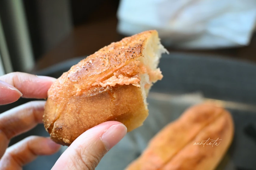 鳥取美食必吃 Bonos 石窯麵包！人氣NO.1鹽可頌外酥內軟，多種甜鹹口味任你選。