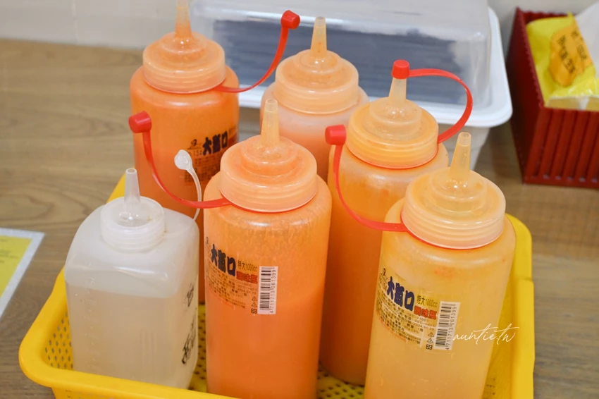 宜蘭礁溪美食必吃！玉里橋頭臭豆腐礁溪店酥脆臭豆腐，必吃獨家蘿蔔絲泡菜。