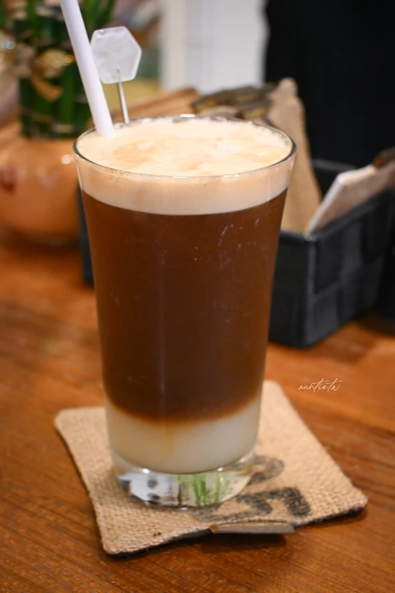 新店七張站巷弄不限時咖啡廳！杏枎珈琲香蘭蛋糕令人驚艷，甜點飲品CP值高。