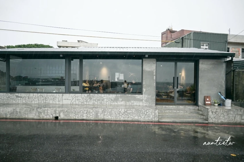 富基漁港附近特色咖啡廳！鵵 Rabbird預約制手沖咖啡，必點酸溜溜檸檬塔。