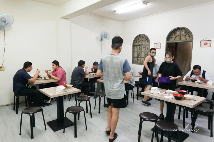 板橋美食必吃！大碗公當歸羊肉米其林必比登推薦，傳說黑金滷肉飯超銷魂。