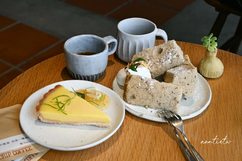 富基漁港附近特色咖啡廳！鵵 Rabbird預約制手沖咖啡，必點酸溜溜檸檬塔。