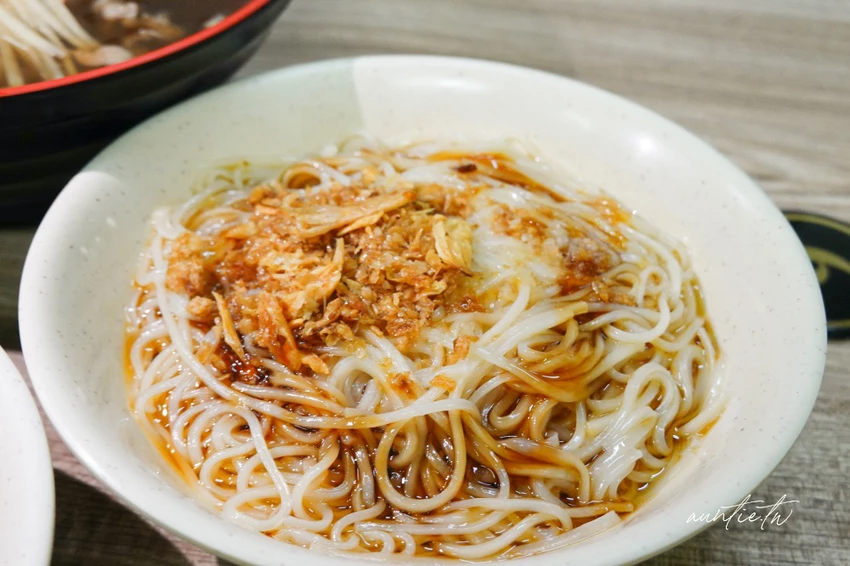 板橋美食必吃！大碗公當歸羊肉米其林必比登推薦，傳說黑金滷肉飯超銷魂。