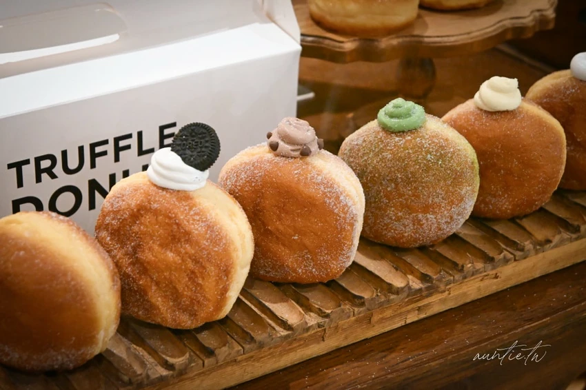 日本鳥取必吃甜點！TRUFFLE DONUT人氣生甜甜圈，鳥取車站丸由百貨附設內用區。