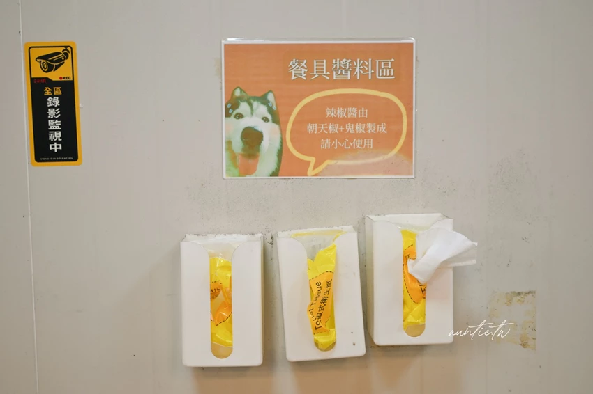 宜蘭礁溪美食必吃！玉里橋頭臭豆腐礁溪店酥脆臭豆腐，必吃獨家蘿蔔絲泡菜。