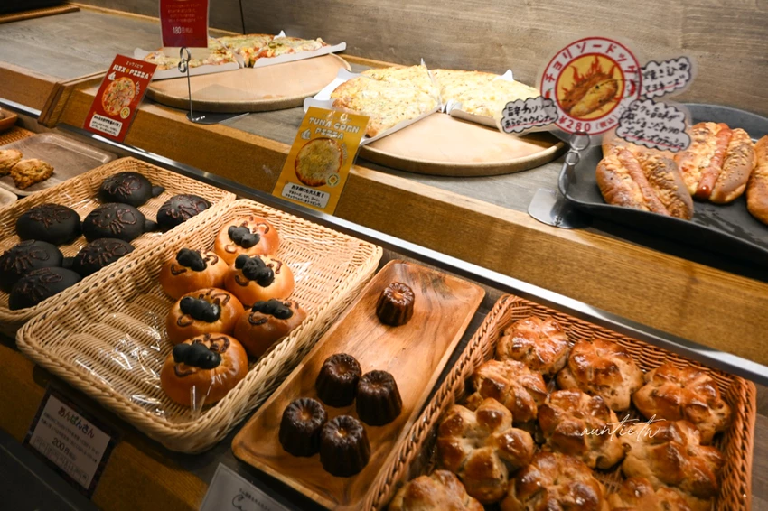 鳥取美食必吃 Bonos 石窯麵包！人氣NO.1鹽可頌外酥內軟，多種甜鹹口味任你選。