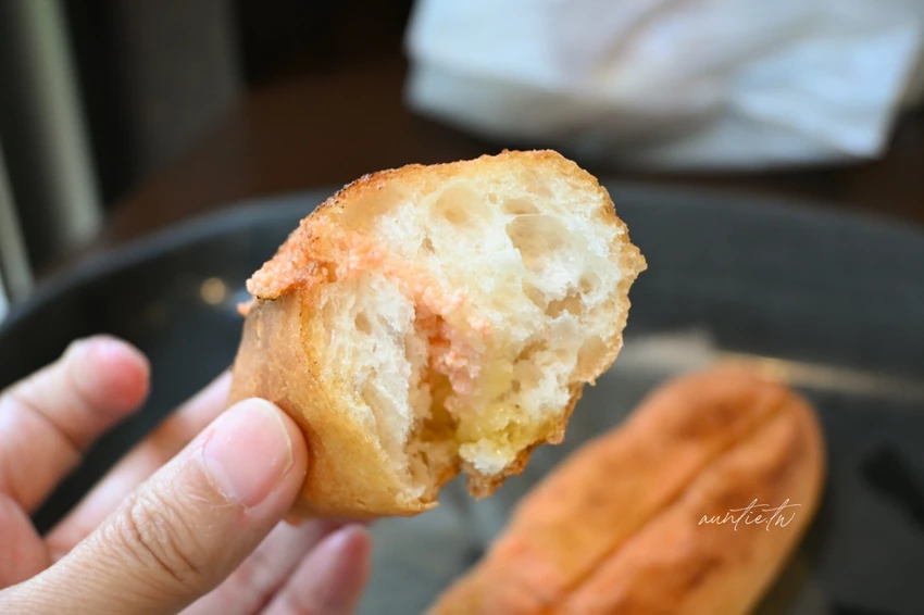 鳥取美食必吃 Bonos 石窯麵包！人氣NO.1鹽可頌外酥內軟，多種甜鹹口味任你選。