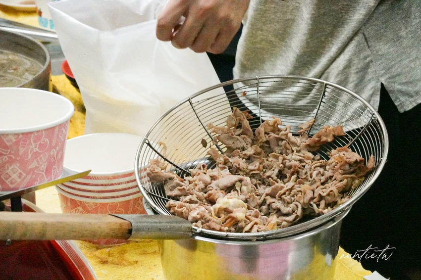 板橋美食必吃！大碗公當歸羊肉米其林必比登推薦，傳說黑金滷肉飯超銷魂。