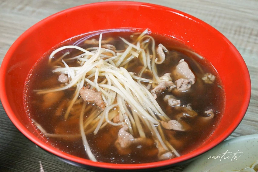 板橋美食必吃！大碗公當歸羊肉米其林必比登推薦，傳說黑金滷肉飯超銷魂。