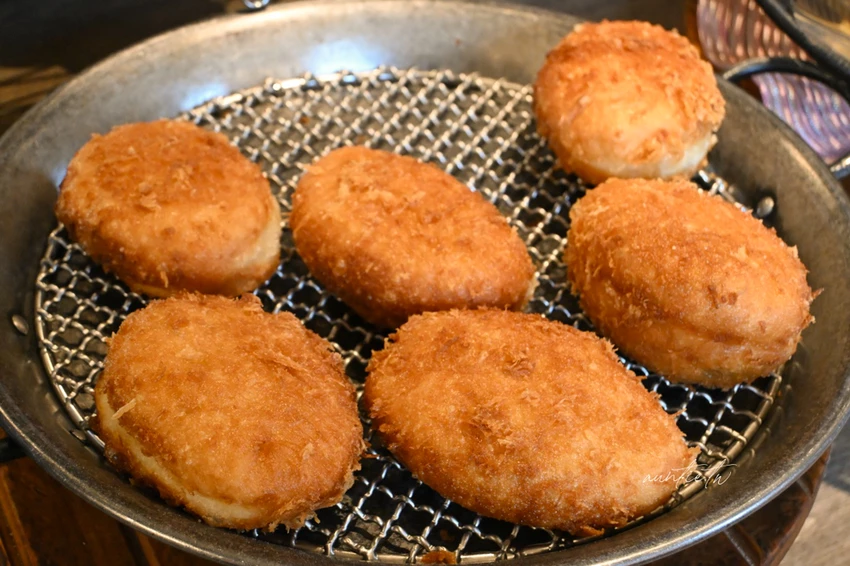 鳥取美食必吃 Bonos 石窯麵包！人氣NO.1鹽可頌外酥內軟，多種甜鹹口味任你選。