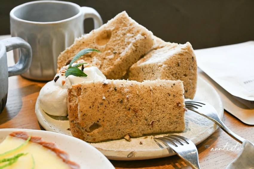 富基漁港附近特色咖啡廳！鵵 Rabbird預約制手沖咖啡，必點酸溜溜檸檬塔。