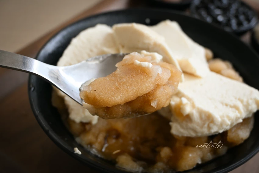 羅東夜市必吃甜品！黑糖冰砂糖水透心涼，冬天必點陶鍋豆花暖呼呼。