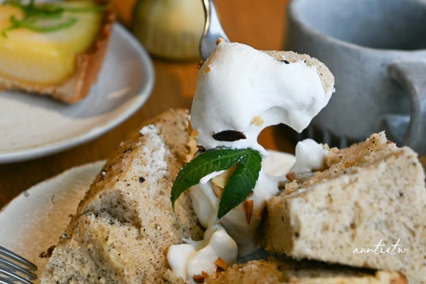 富基漁港附近特色咖啡廳！鵵 Rabbird預約制手沖咖啡，必點酸溜溜檸檬塔。