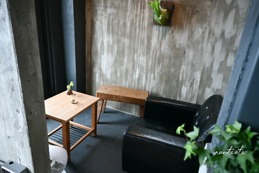 富基漁港附近特色咖啡廳！鵵 Rabbird預約制手沖咖啡，必點酸溜溜檸檬塔。