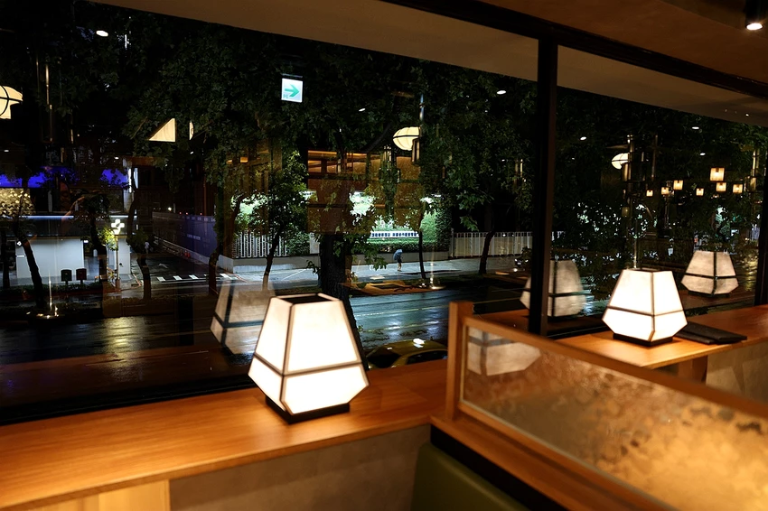 北海道烤羊肉名店！旭川成吉思汗大黑屋插旗雙連站，大黑拼盤羊肉必吃。