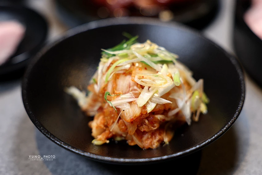 北海道烤羊肉名店！旭川成吉思汗大黑屋插旗雙連站，大黑拼盤羊肉必吃。