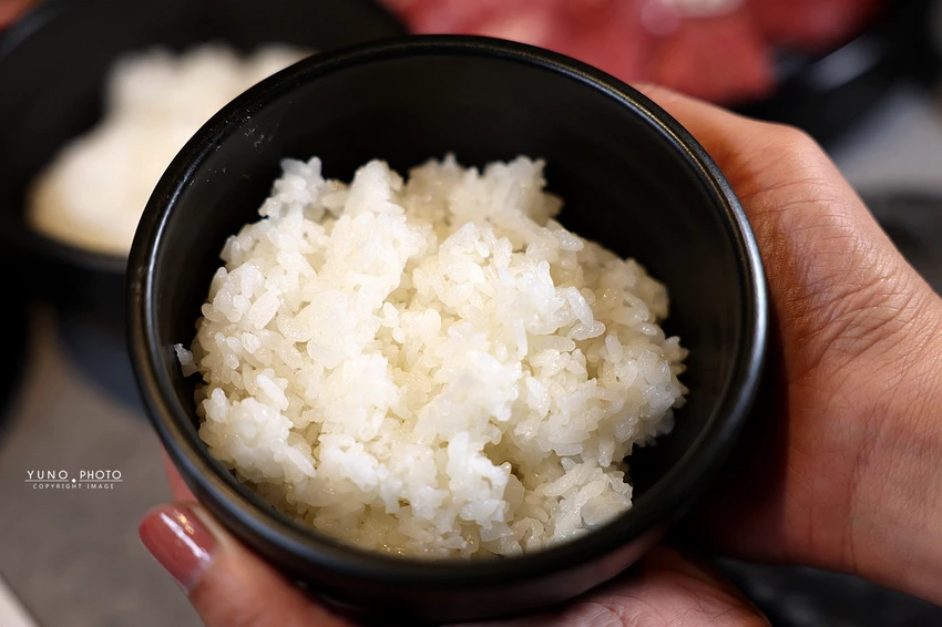 北海道烤羊肉名店！旭川成吉思汗大黑屋插旗雙連站，大黑拼盤羊肉必吃。