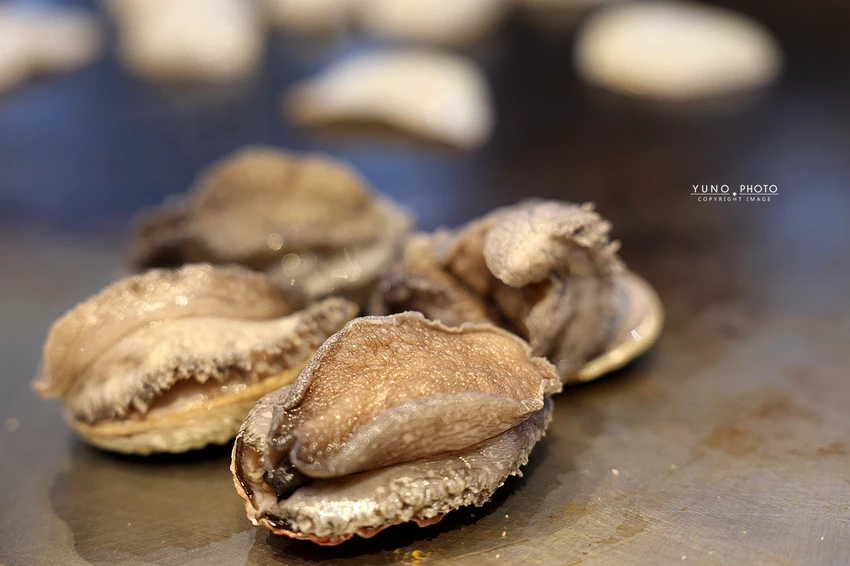新竹無菜單鐵板燒界王者!龍蝦三吃鮑魚赤海膽,高CP值奢華海陸饗宴。