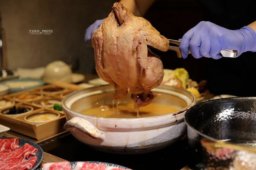 中山區美食新焦點！欣欣秀泰百貨星曜雞湯，日本A5和牛奢華饗宴首選。