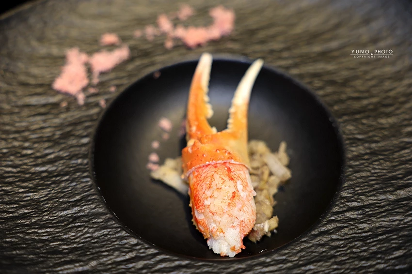 新竹無菜單鐵板燒界王者!龍蝦三吃鮑魚赤海膽,高CP值奢華海陸饗宴。