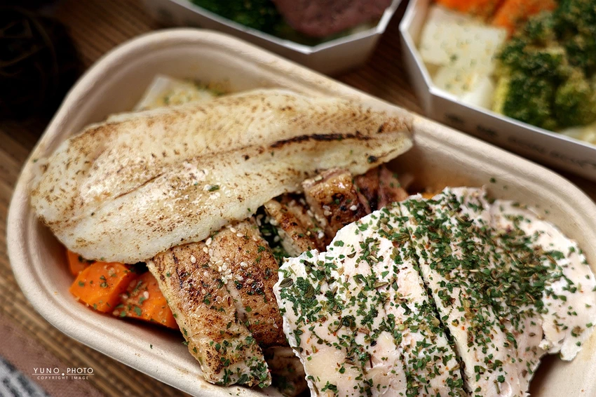 上班族午餐救星！楽坡健康餐盒，黑金麥飯與精算熱量安心享用。