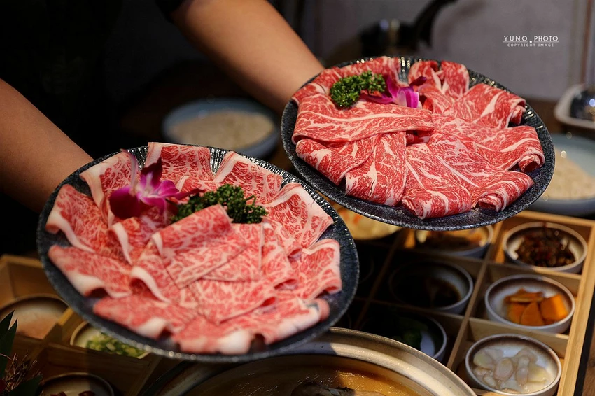 中山區美食新焦點！欣欣秀泰百貨星曜雞湯，日本A5和牛奢華饗宴首選。