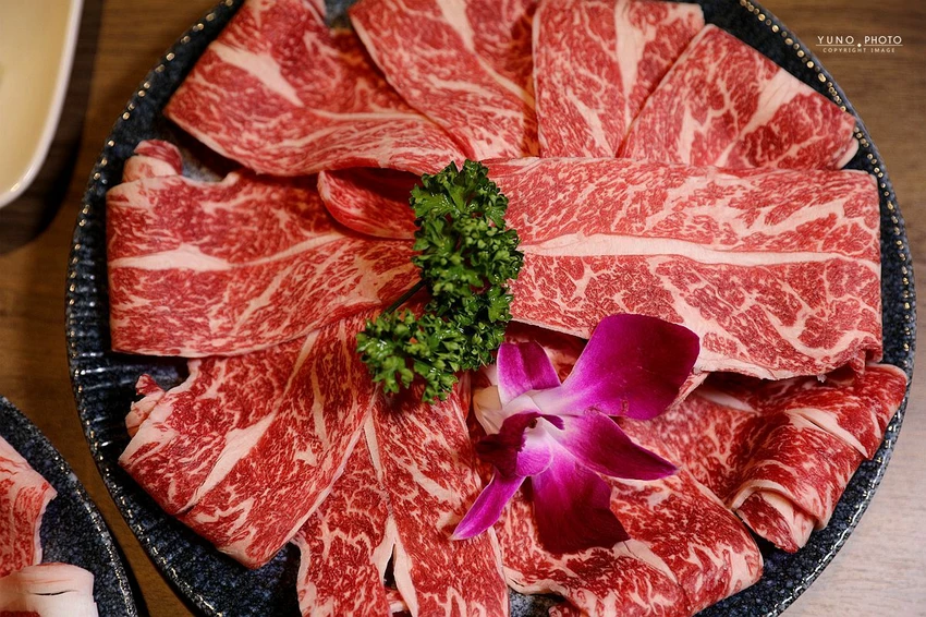 中山區美食新焦點！欣欣秀泰百貨星曜雞湯，日本A5和牛奢華饗宴首選。