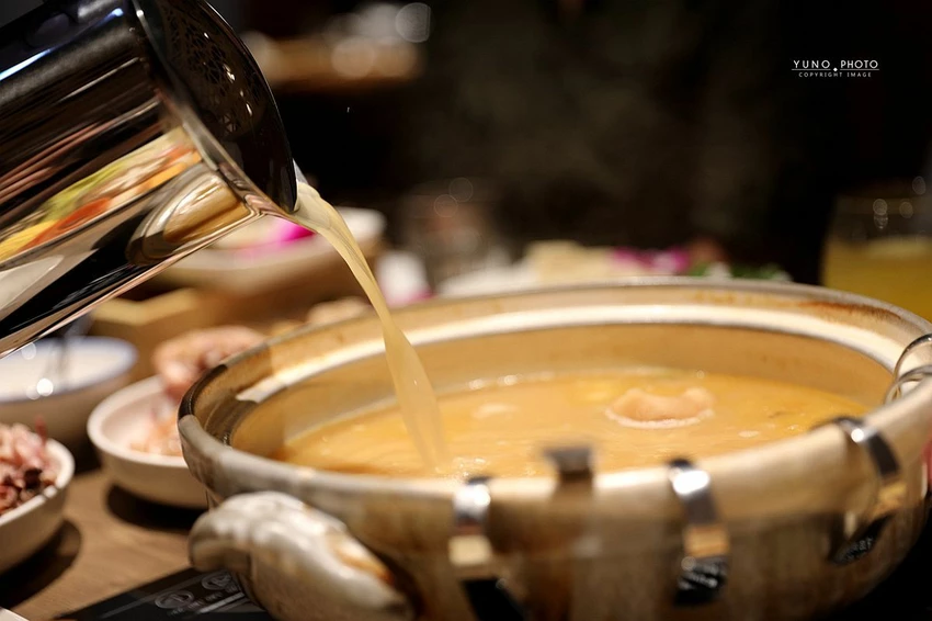 中山區美食新焦點！欣欣秀泰百貨星曜雞湯，日本A5和牛奢華饗宴首選。