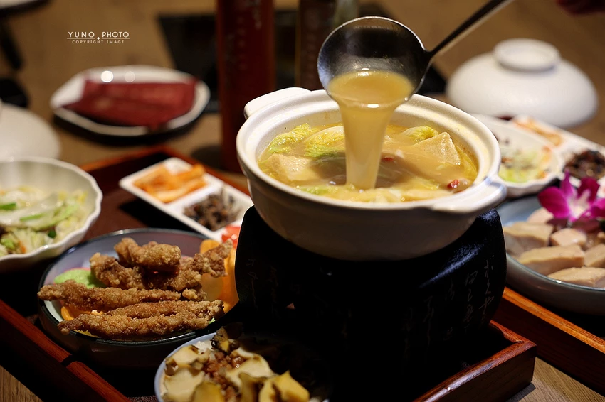 中山區美食新焦點！欣欣秀泰百貨星曜雞湯，日本A5和牛奢華饗宴首選。