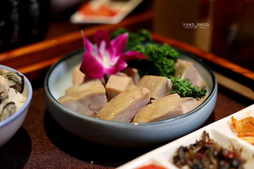 中山區美食新焦點！欣欣秀泰百貨星曜雞湯，日本A5和牛奢華饗宴首選。