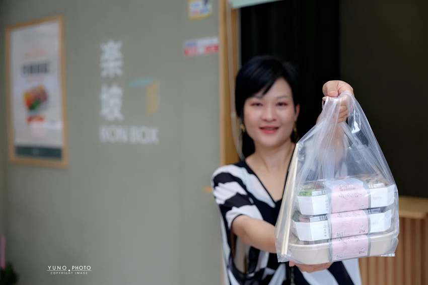 上班族午餐救星！楽坡健康餐盒，黑金麥飯與精算熱量安心享用。