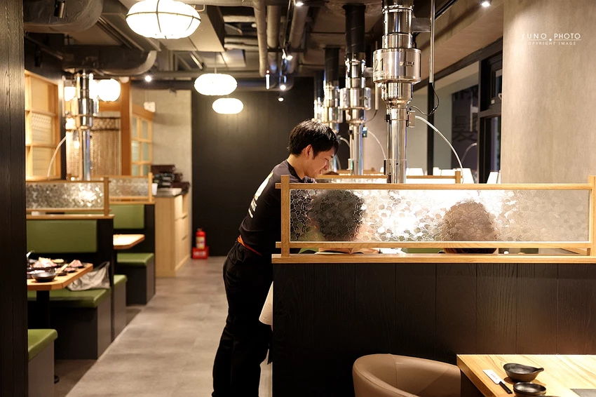 北海道烤羊肉名店！旭川成吉思汗大黑屋插旗雙連站，大黑拼盤羊肉必吃。