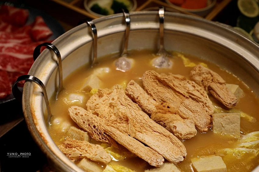 中山區美食新焦點！欣欣秀泰百貨星曜雞湯，日本A5和牛奢華饗宴首選。