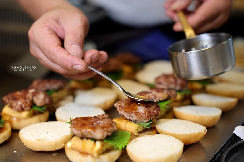 新竹無菜單鐵板燒界王者!龍蝦三吃鮑魚赤海膽,高CP值奢華海陸饗宴。