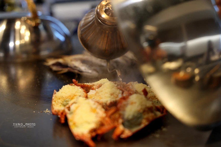 新竹無菜單鐵板燒界王者!龍蝦三吃鮑魚赤海膽,高CP值奢華海陸饗宴。