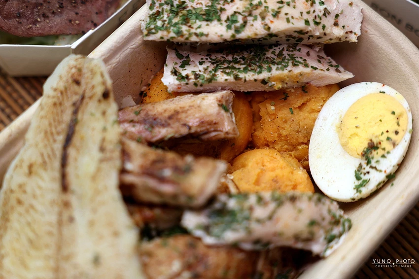 上班族午餐救星！楽坡健康餐盒，黑金麥飯與精算熱量安心享用。