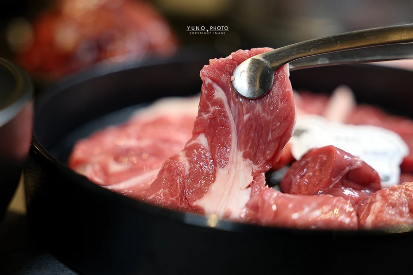 北海道烤羊肉名店！旭川成吉思汗大黑屋插旗雙連站，大黑拼盤羊肉必吃。