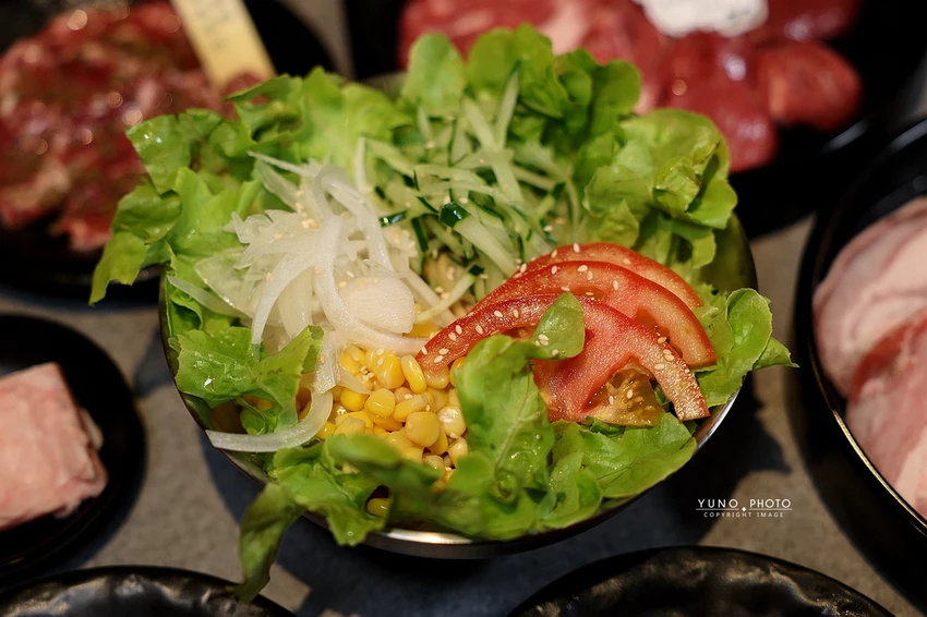 北海道烤羊肉名店！旭川成吉思汗大黑屋插旗雙連站，大黑拼盤羊肉必吃。