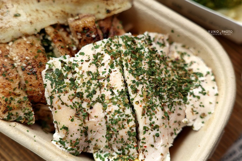 上班族午餐救星！楽坡健康餐盒，黑金麥飯與精算熱量安心享用。