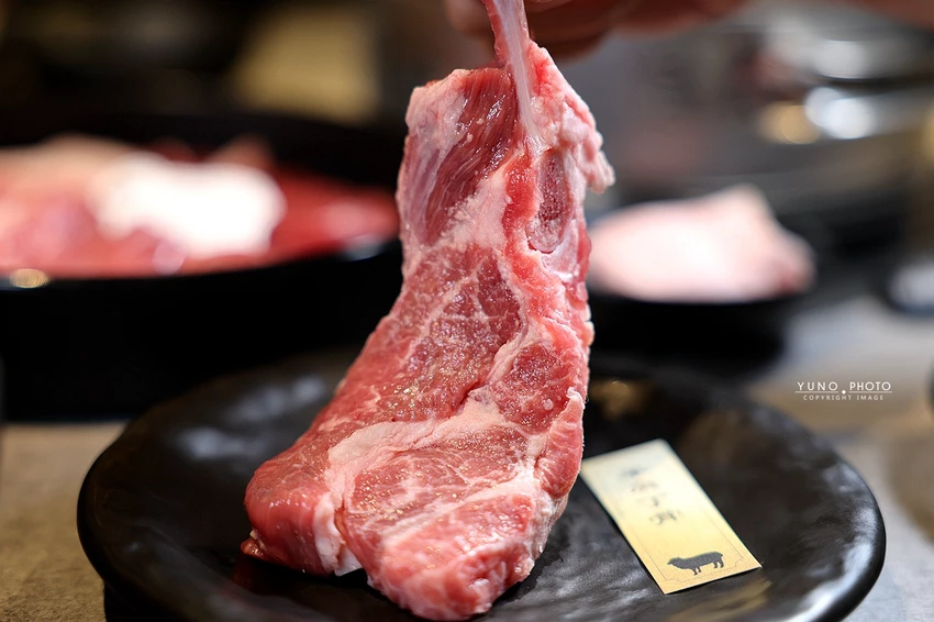 北海道烤羊肉名店！旭川成吉思汗大黑屋插旗雙連站，大黑拼盤羊肉必吃。