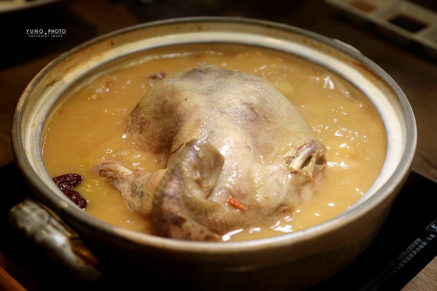 中山區美食新焦點！欣欣秀泰百貨星曜雞湯，日本A5和牛奢華饗宴首選。