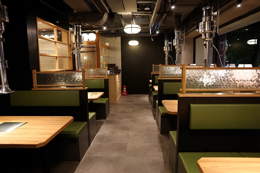 北海道烤羊肉名店！旭川成吉思汗大黑屋插旗雙連站，大黑拼盤羊肉必吃。