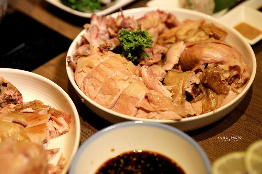 中山區美食新焦點！欣欣秀泰百貨星曜雞湯，日本A5和牛奢華饗宴首選。