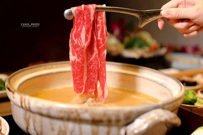 中山區美食新焦點！欣欣秀泰百貨星曜雞湯，日本A5和牛奢華饗宴首選。