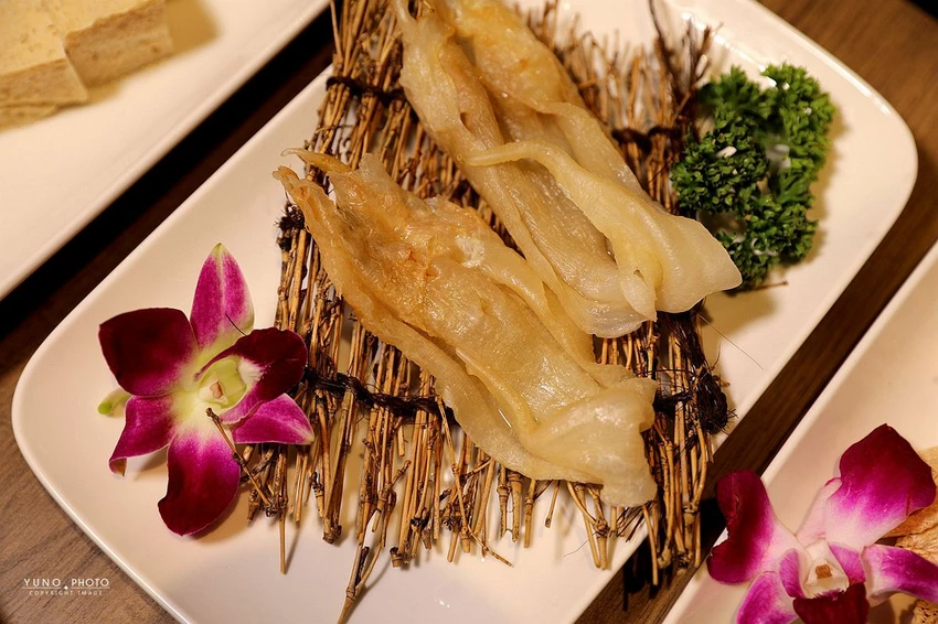 中山區美食新焦點！欣欣秀泰百貨星曜雞湯，日本A5和牛奢華饗宴首選。