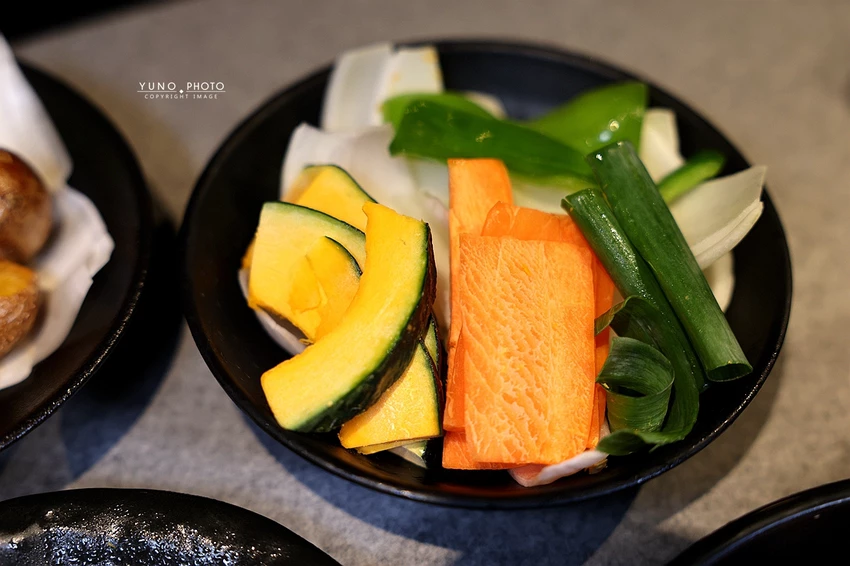 北海道烤羊肉名店！旭川成吉思汗大黑屋插旗雙連站，大黑拼盤羊肉必吃。