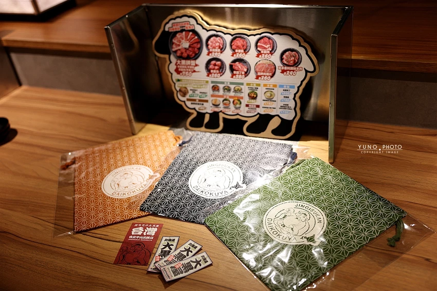 北海道烤羊肉名店！旭川成吉思汗大黑屋插旗雙連站，大黑拼盤羊肉必吃。