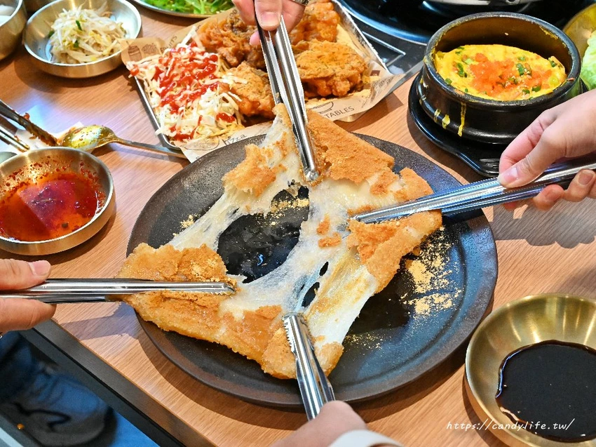 UNCLE-K馬鈴薯排骨火鍋｜台中首間店一開幕就排爆！來自韓國大叔的道地韓式火鍋，公益路美食推薦～ - 糖糖's...