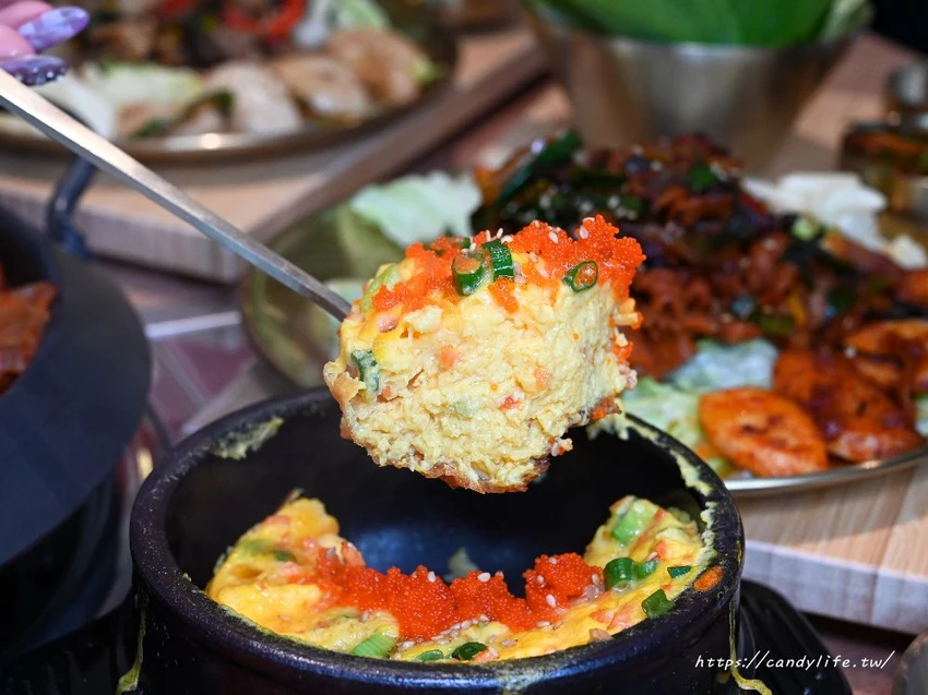 UNCLE-K馬鈴薯排骨火鍋｜台中首間店一開幕就排爆！來自韓國大叔的道地韓式火鍋，公益路美食推薦～ - 糖糖's...